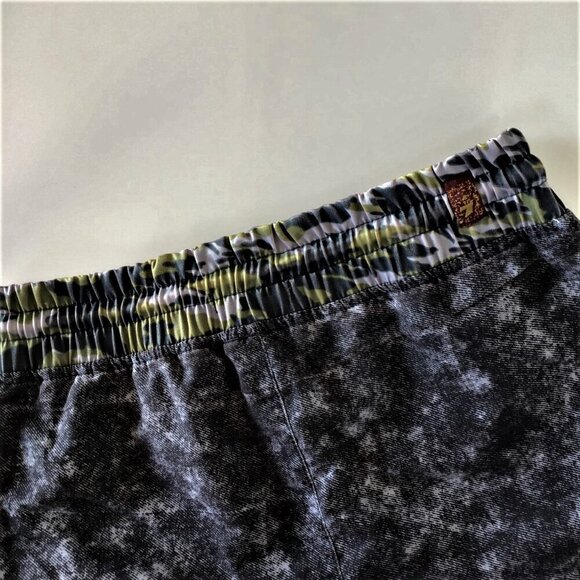 NEW 7 FOR ALL MANKIND CAMO BOARD SHORTS - Picture 8 of 8